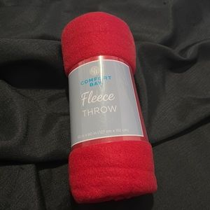 Comfort Bay Solid Red Fleece Throw 50”x60”